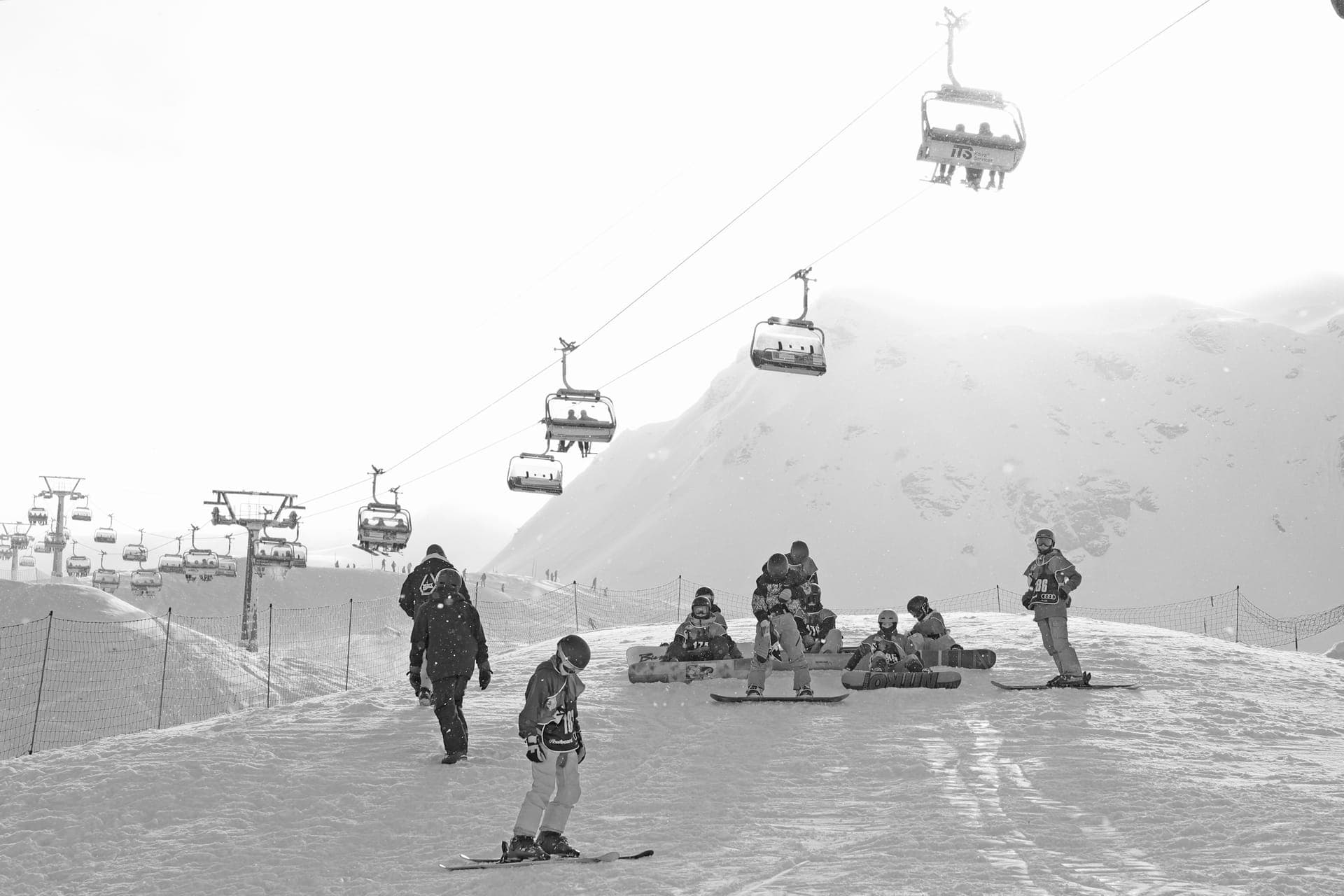 Athletinnen und Athleten der Central Station im Snowpark